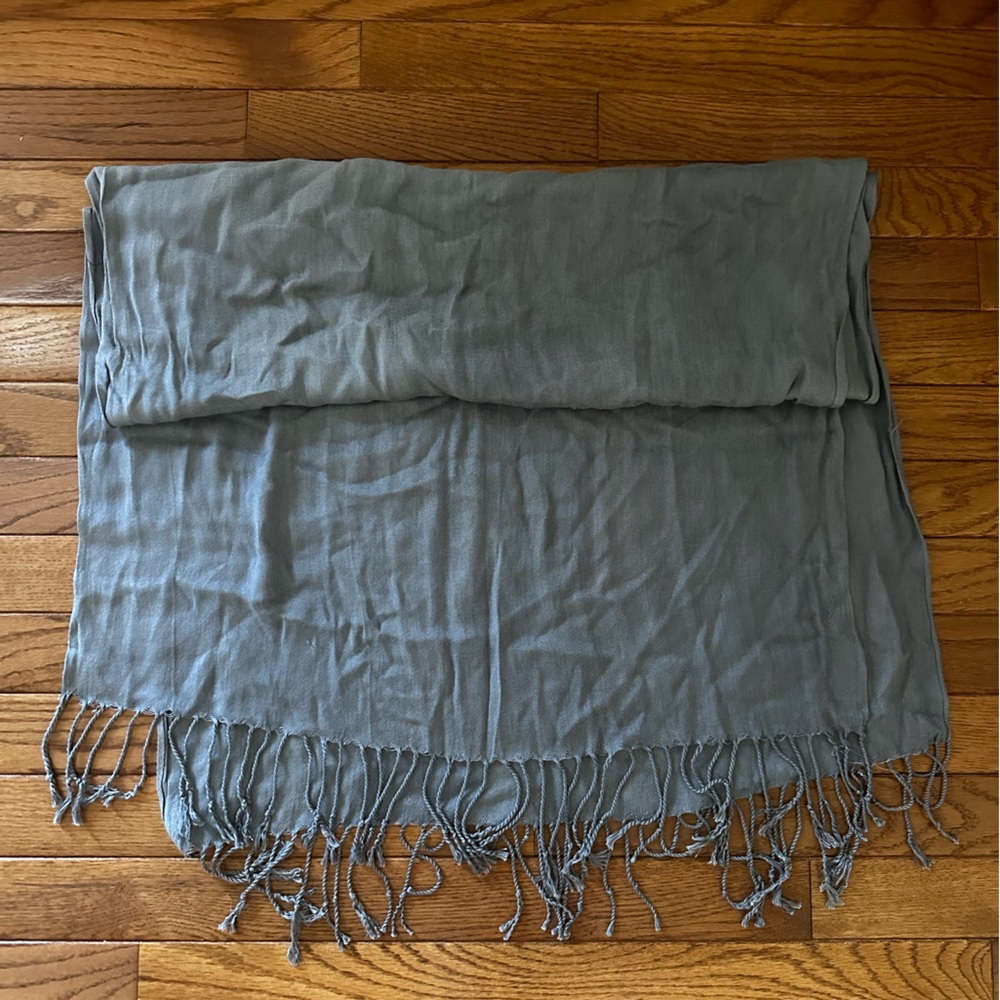 🩶 ASHLEY COOPER women’s wrap scarf pashmina charcoal gray fringe